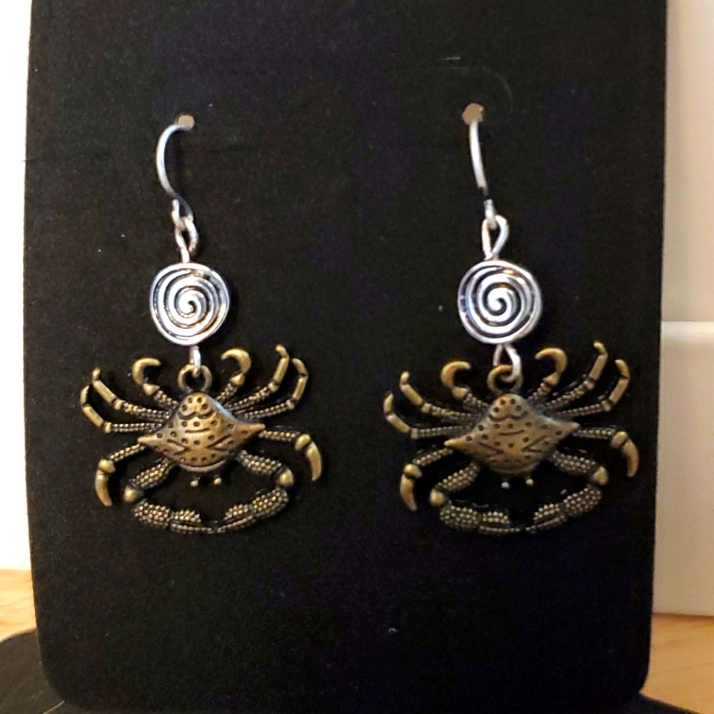 Crab earrings NWOT